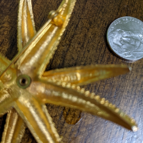 Vintage Gold tone Flower Brooch - Picture 3 of 3